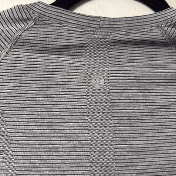 Lululemon Swiftly 2.0 Tee - Picture 3 of 4